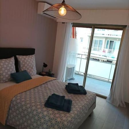 Emplacement De Premier Ordre En Bas Des Plages Et Des Commerces 주앙레핑 외부 사진