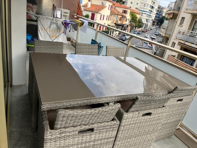 Emplacement De Premier Ordre En Bas Des Plages Et Des Commerces 주앙레핑 외부 사진